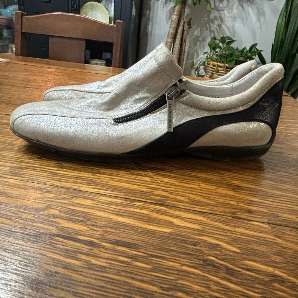 Donald Pliner Women’s 7N Silver & Black Metallic Leather Slip-On Sneakers – EUC - Picture 4 of 10